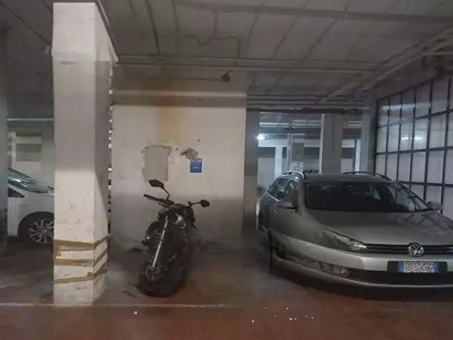 Immagine 11 di Posto auto in vendita  in Via Adolfo Ravà a Roma
