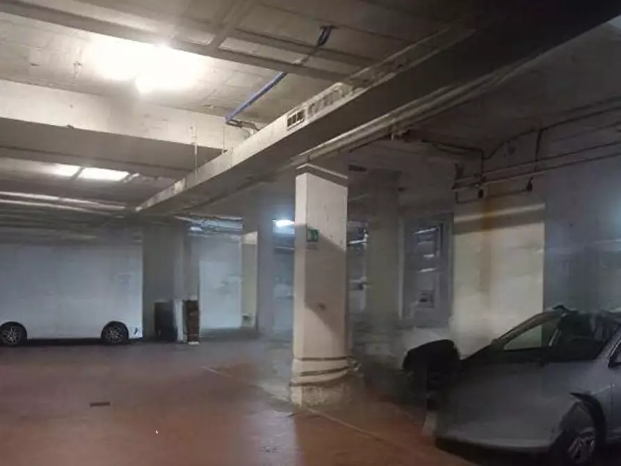 Immagine 12 di Posto auto in vendita  in Via Adolfo Ravà a Roma