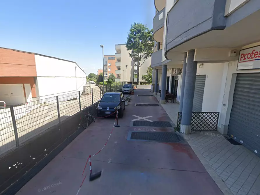Immagine 12 di Magazzino in vendita  in Via Santa Maria a Nettuno