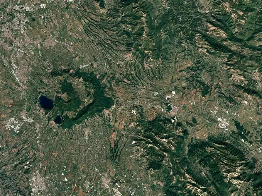Immagine 8 di Appartamento in vendita  in Piazza Ugo la Malfa a Lariano