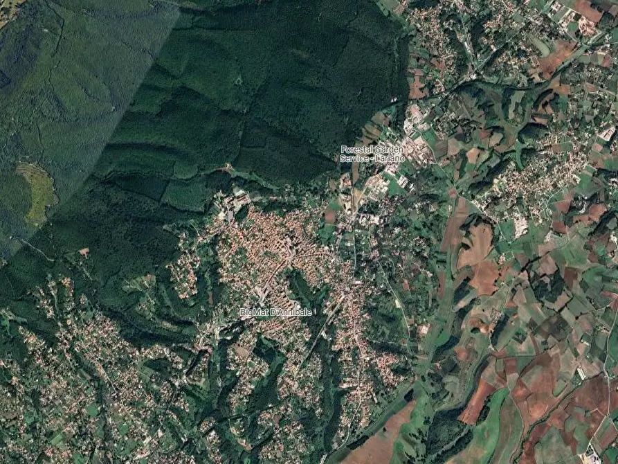 Immagine 11 di Appartamento in vendita  in Piazza Ugo la Malfa a Lariano