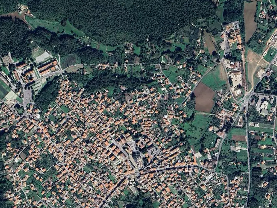 Immagine 13 di Appartamento in vendita  in Piazza Ugo la Malfa a Lariano