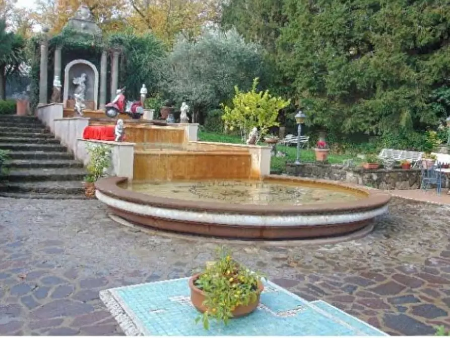 Immagine 2 di Negozio in vendita  in Via Maremmana III a Montecompatri