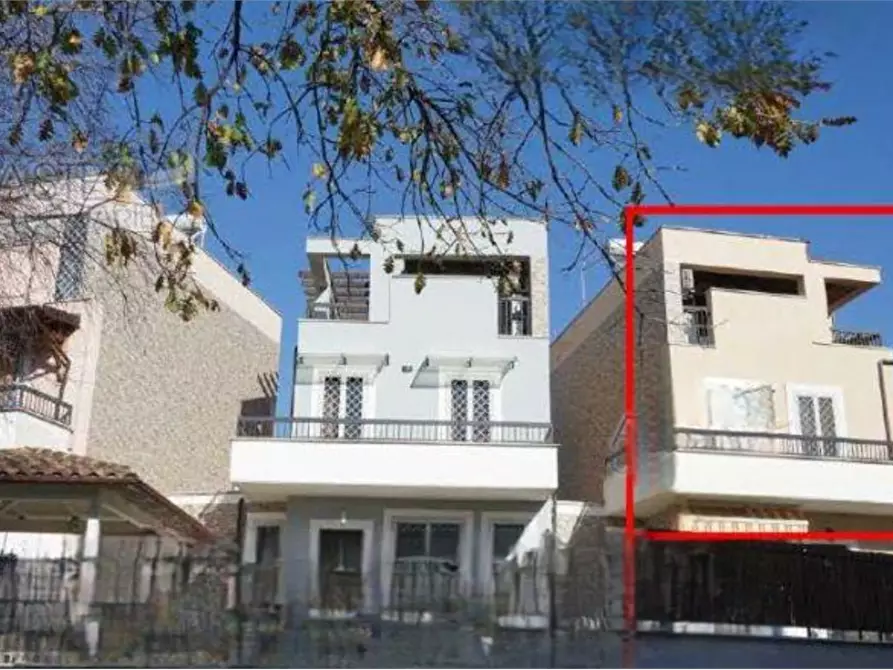 Immagine 2 di Villa in vendita  in Via Palmoli a Roma