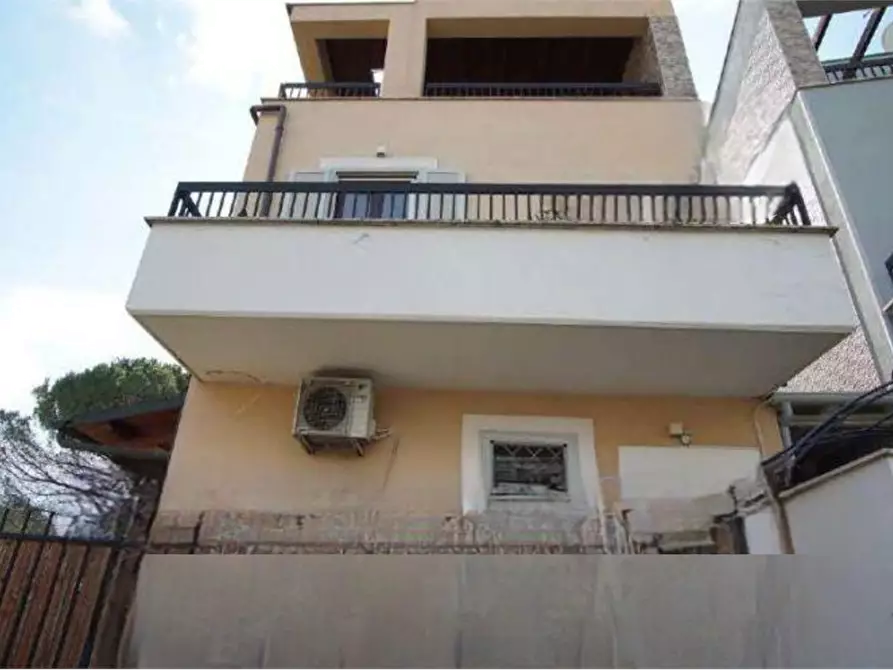 Immagine 3 di Villa in vendita  in Via Palmoli a Roma