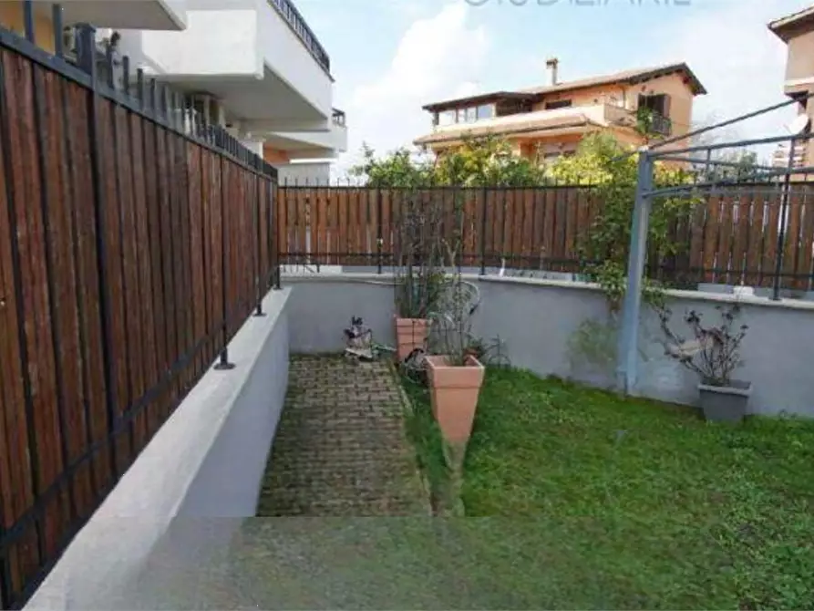 Immagine 10 di Villa in vendita  in Via Palmoli a Roma
