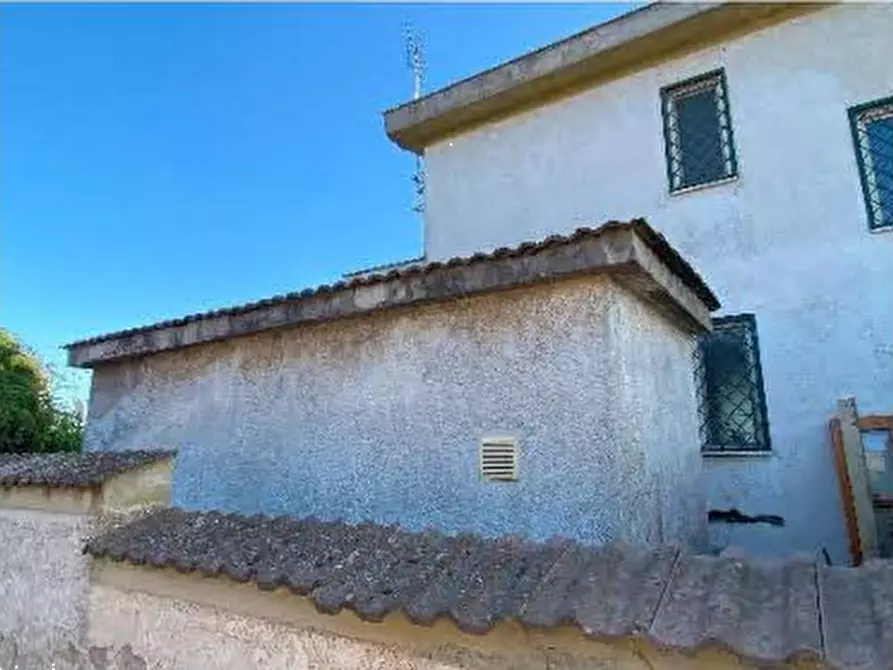 Immagine 6 di Villa in vendita  in Via jenne a Anzio