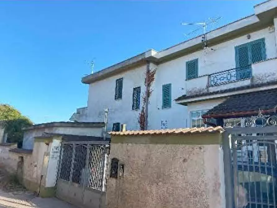 Immagine 7 di Villa in vendita  in Via jenne a Anzio