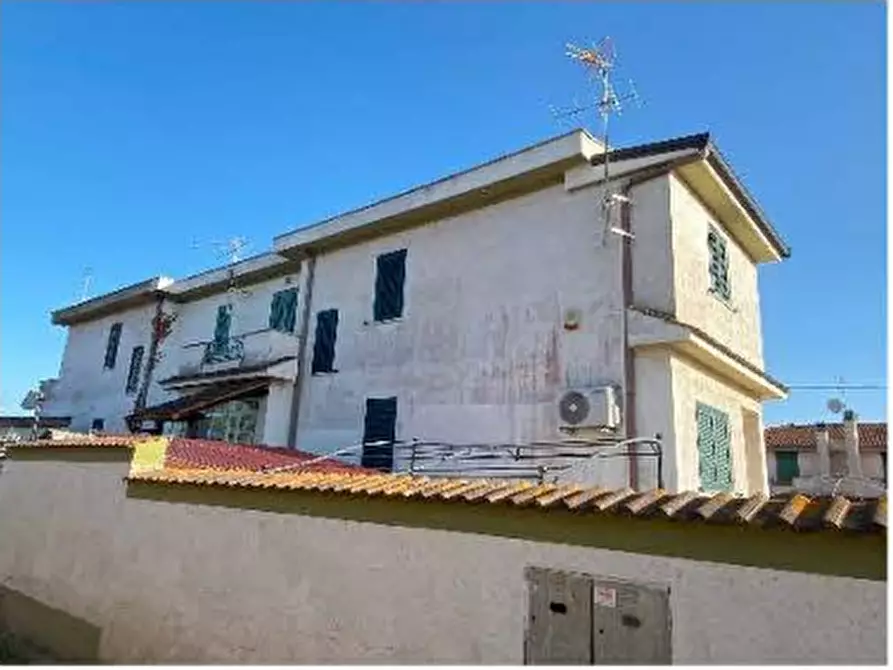 Immagine 9 di Villa in vendita  in Via jenne a Anzio