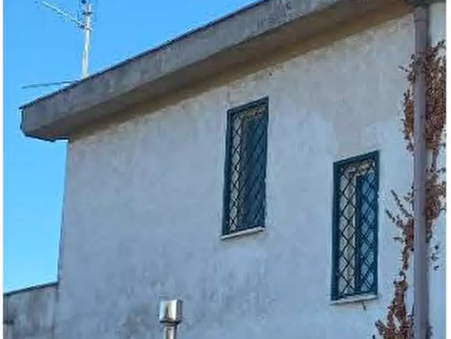 Immagine 13 di Villa in vendita  in Via jenne a Anzio