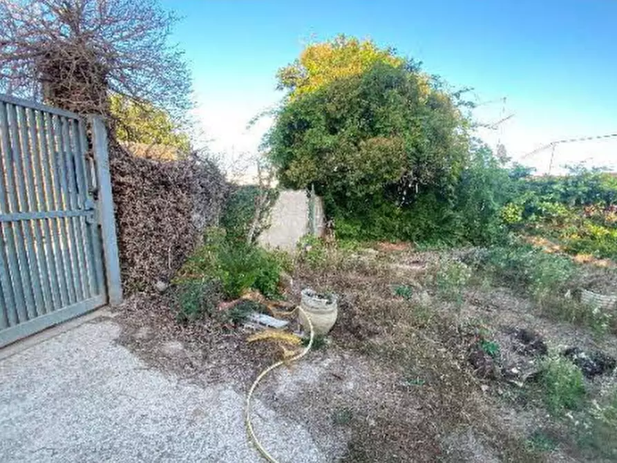 Immagine 19 di Villa in vendita  in Via jenne a Anzio