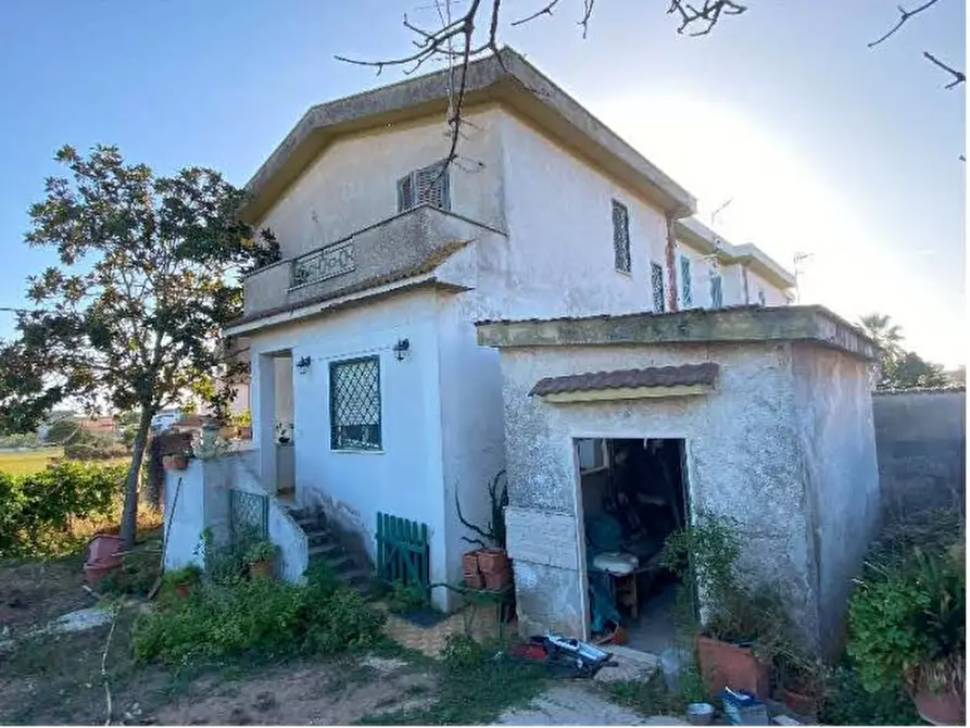 Immagine 1 di Villa in vendita  in Via jenne a Anzio