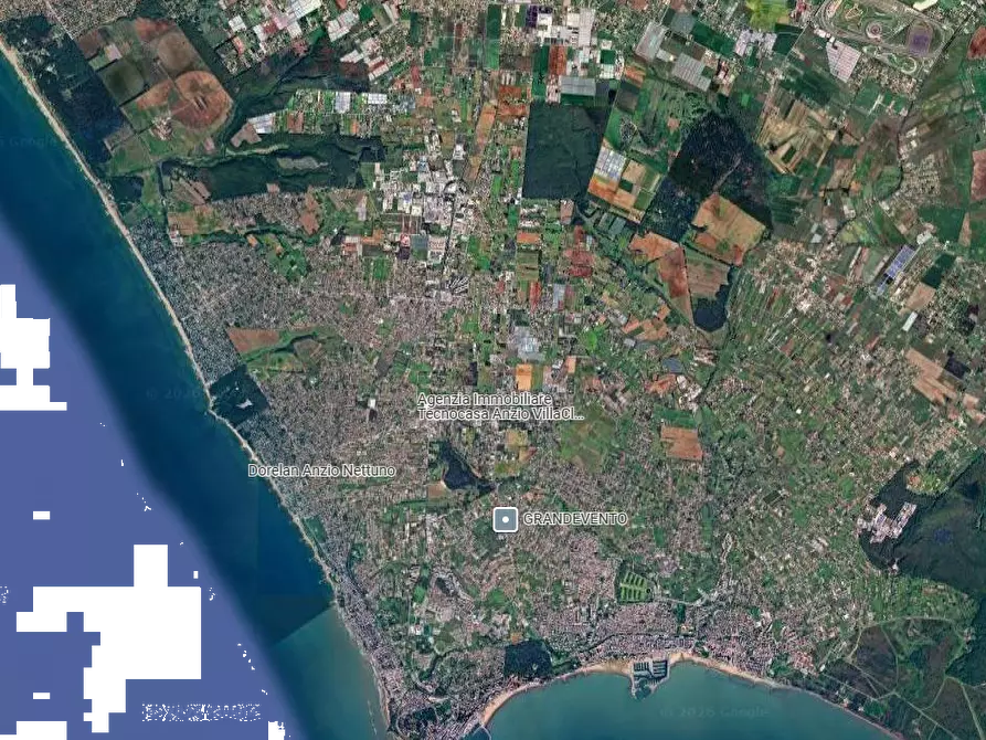 Immagine 43 di Villa in vendita  in Via jenne a Anzio
