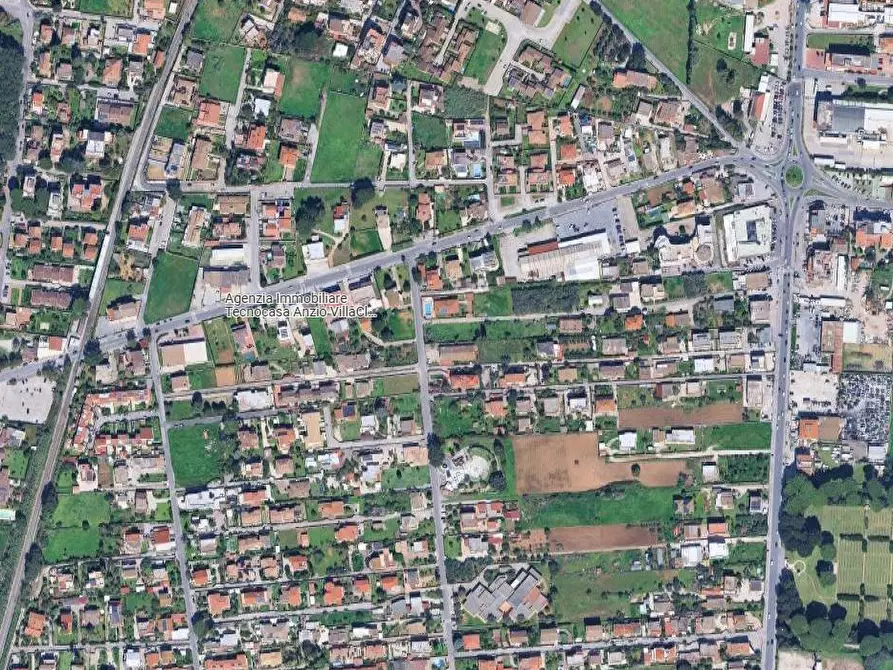 Immagine 46 di Villa in vendita  in Via jenne a Anzio