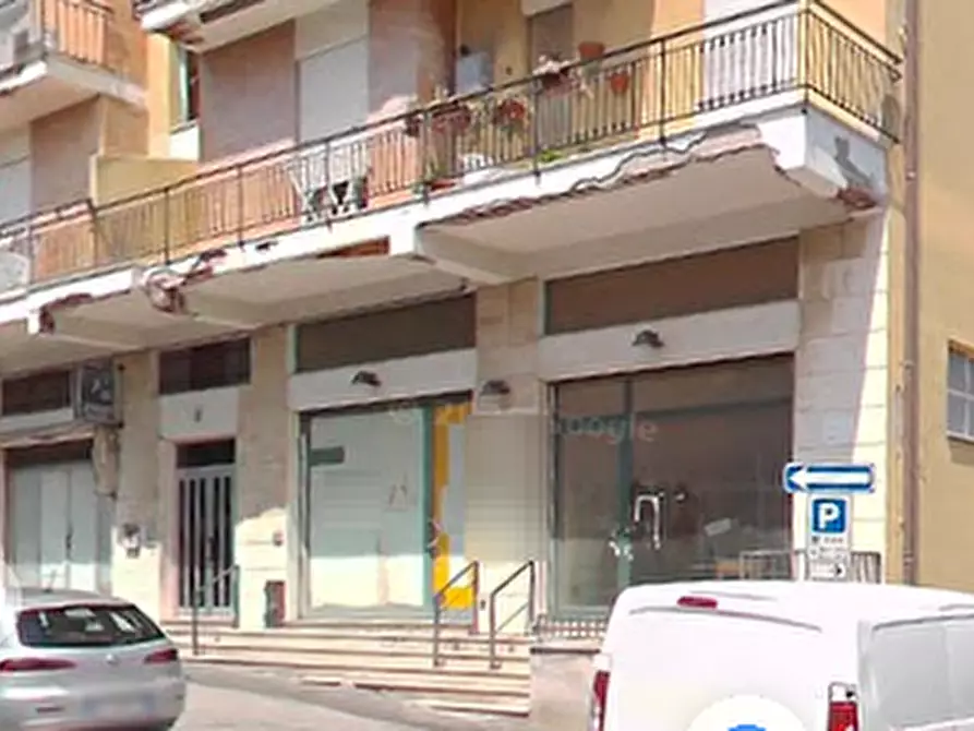Immagine 1 di Negozio in vendita  in Via Gramsci  a Monte Urano