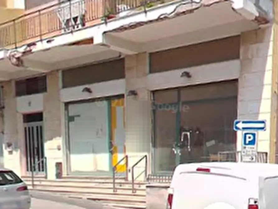 Immagine 2 di Negozio in vendita  in Via Gramsci  a Monte Urano