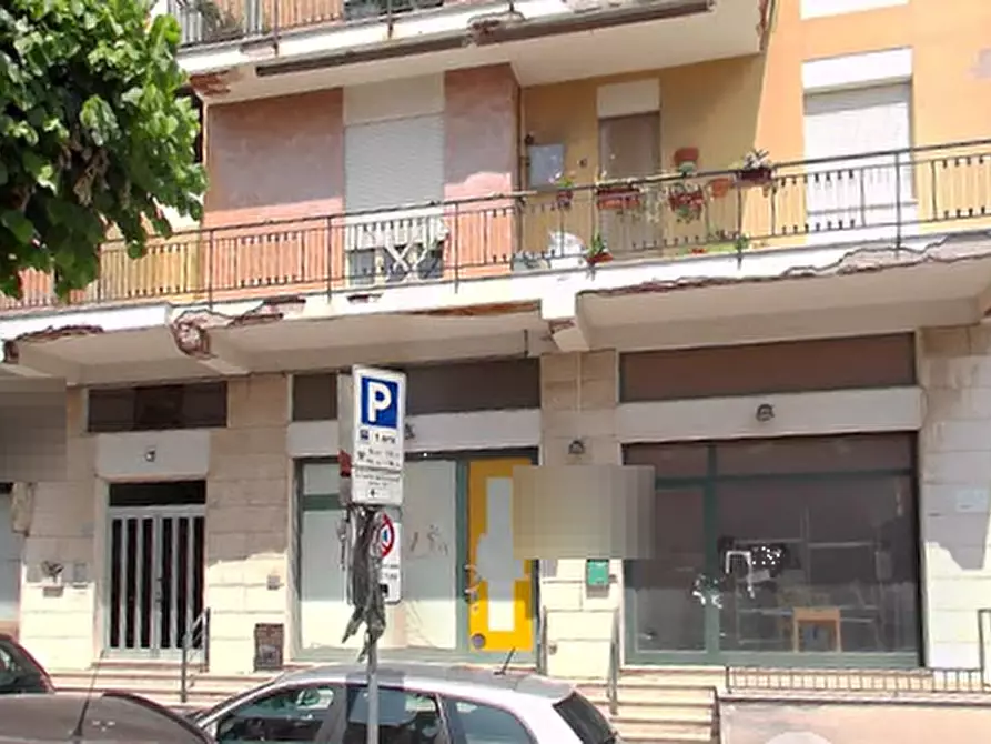Immagine 3 di Negozio in vendita  in Via Gramsci  a Monte Urano