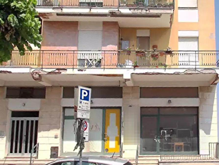 Immagine 4 di Negozio in vendita  in Via Gramsci  a Monte Urano