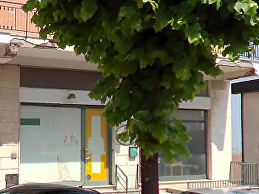Immagine 5 di Negozio in vendita  in Via Gramsci  a Monte Urano