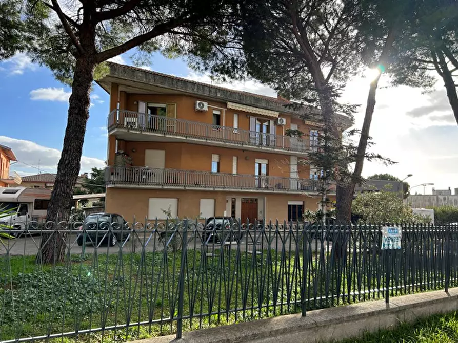 Immagine 1 di Magazzino in vendita  in Via Salvatore Allende  a Corciano