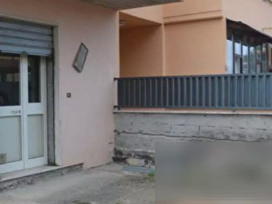 Immagine 2 di Negozio in vendita  in Via Roascio a Roma