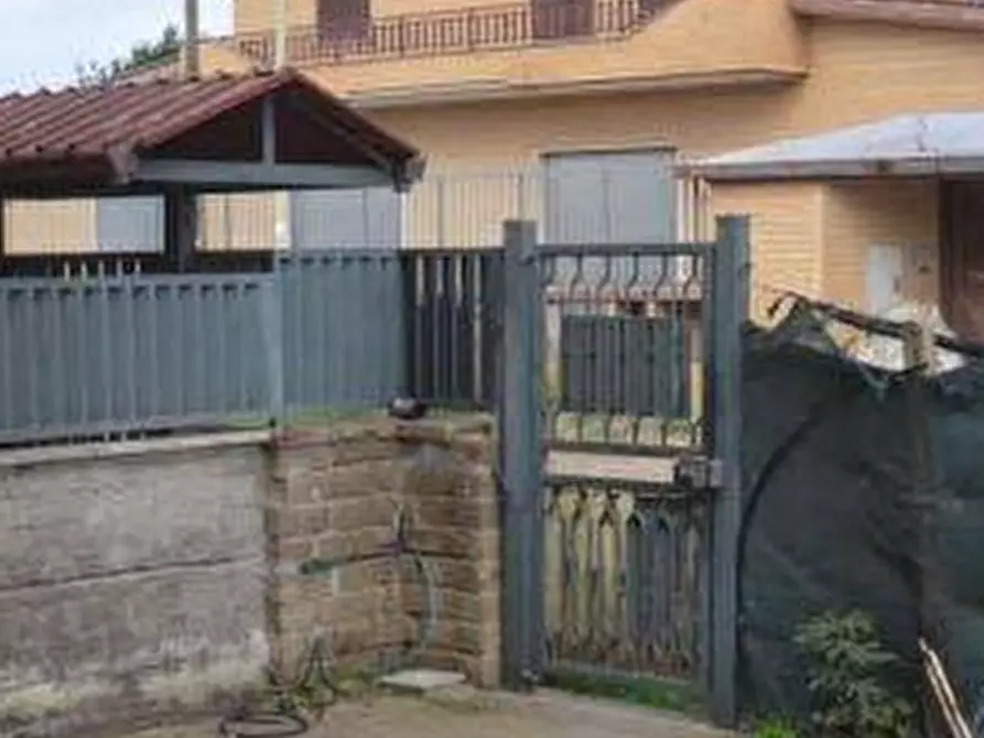 Immagine 3 di Negozio in vendita  in Via Roascio a Roma