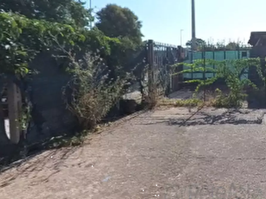 Immagine 4 di Negozio in vendita  in Via Roascio a Roma