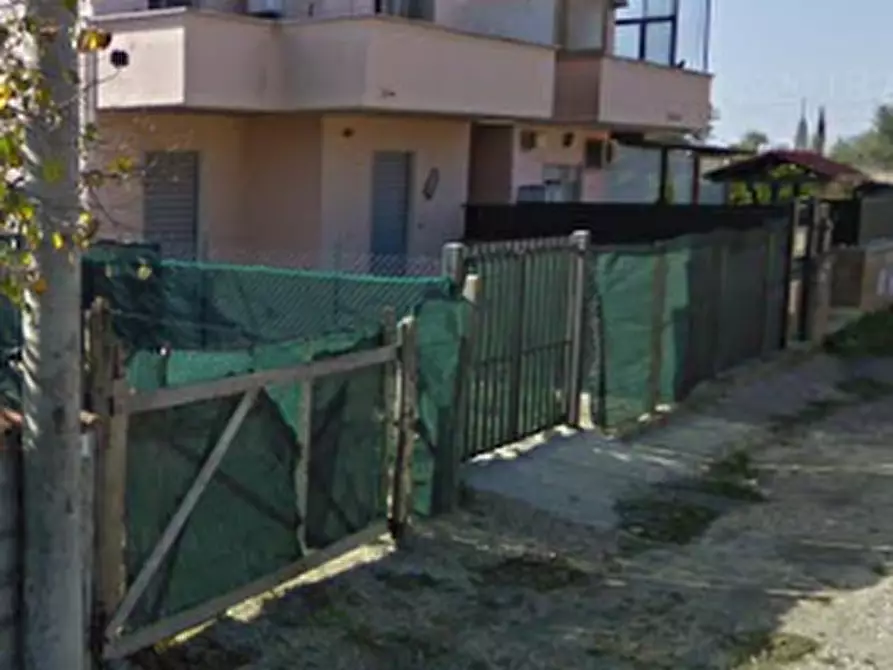 Immagine 7 di Negozio in vendita  in Via Roascio a Roma