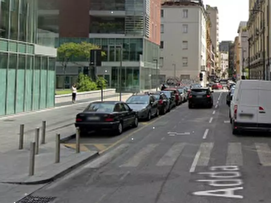 Immagine 9 di Posto auto in vendita  in Via Adda a Milano