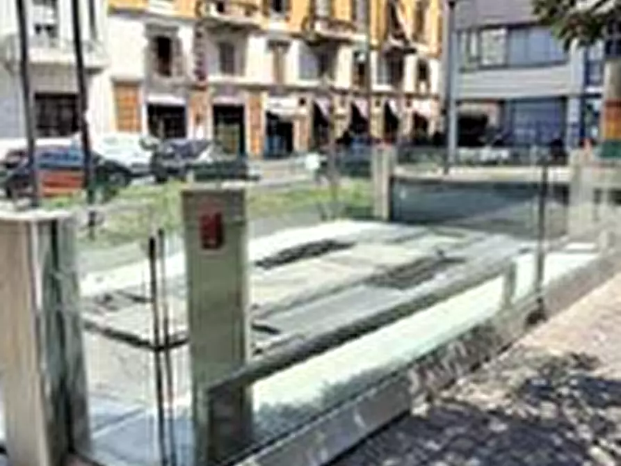 Immagine 3 di Posto auto in vendita  in Via Adda a Milano