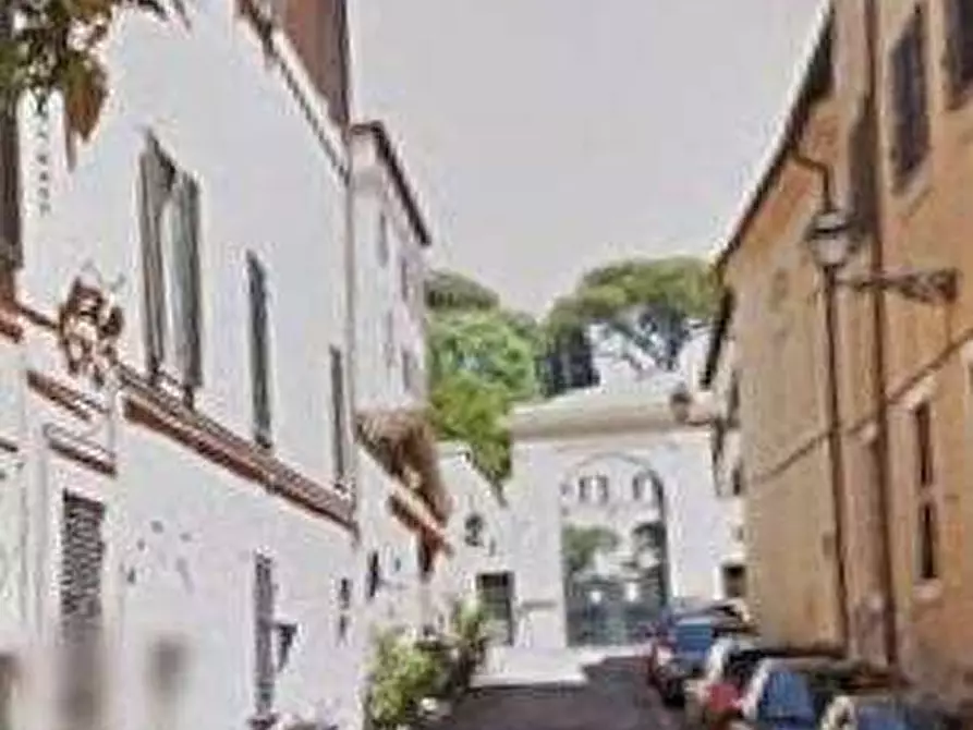 Immagine 9 di Stabile in vendita  in Via di S. Francesco di Sales a Roma