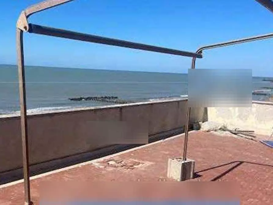 Immagine 2 di Appartamento in vendita  in Lungomare Duca degli Abruzzi a Roma