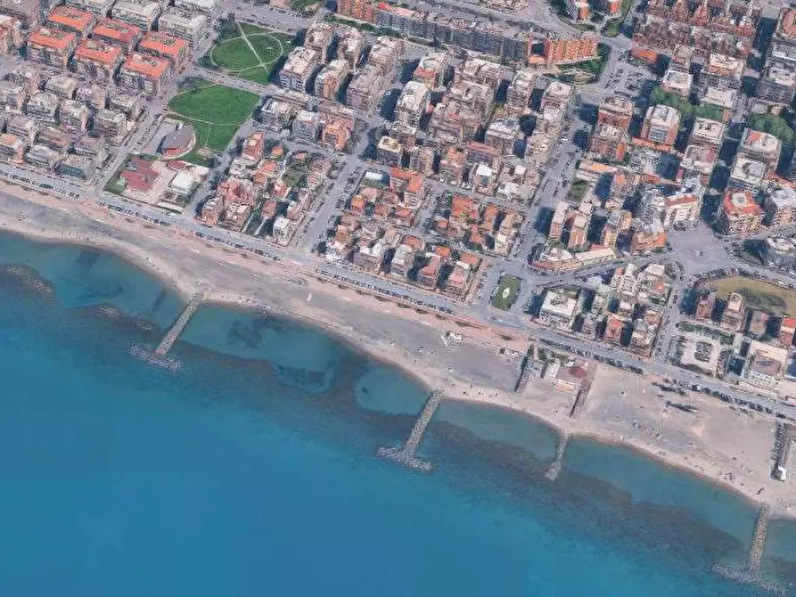 Immagine 15 di Appartamento in vendita  in Lungomare Duca degli Abruzzi a Roma