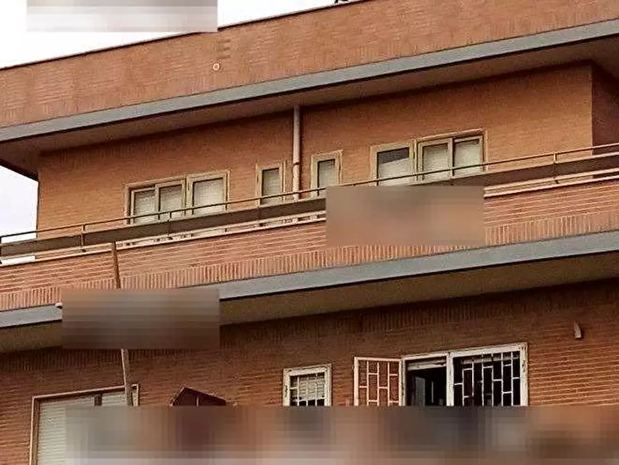 Immagine 2 di Appartamento in vendita  in Lungomare Duca degli Abruzzi a Roma