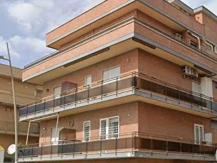 Immagine 4 di Appartamento in vendita  in Lungomare Duca degli Abruzzi a Roma