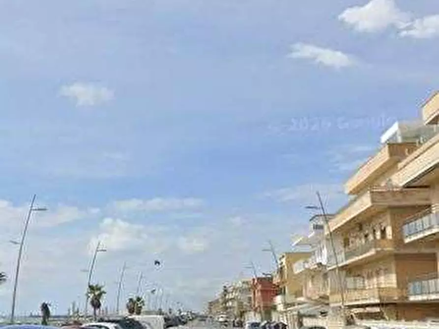 Immagine 5 di Appartamento in vendita  in Lungomare Duca degli Abruzzi a Roma
