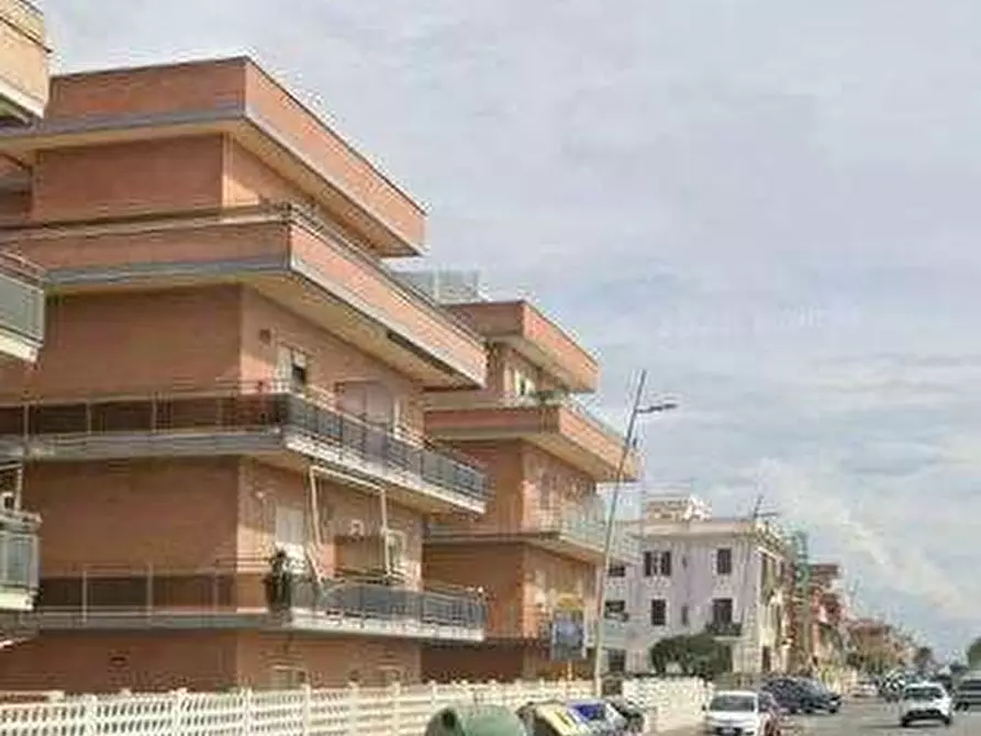 Immagine 9 di Appartamento in vendita  in Lungomare Duca degli Abruzzi a Roma
