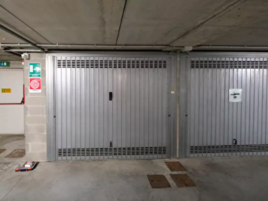 Immagine 1 di Garage in vendita  in Via Milano a Treviglio