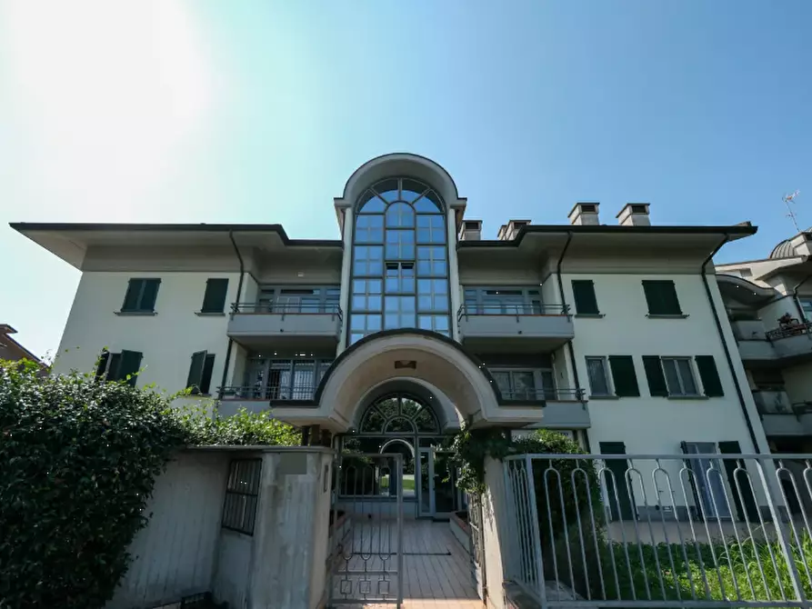 Immagine 1 di Appartamento in vendita  in Via Ernesto Baslini a Treviglio