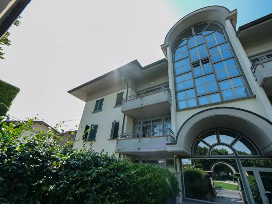 Immagine 2 di Appartamento in vendita  in Via Ernesto Baslini a Treviglio