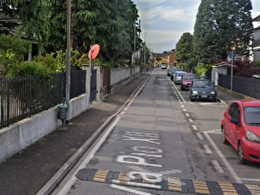Immagine 5 di Posto auto in vendita  in Via Pio XII a Pozzuolo Martesana