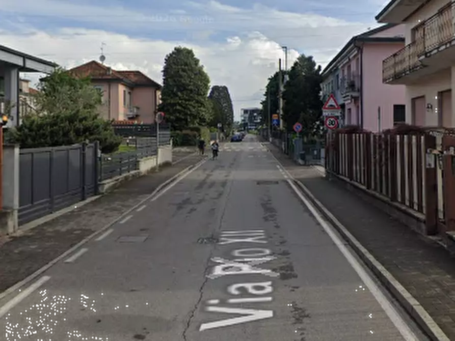 Immagine 3 di Posto auto in vendita  in Via Pio XII a Pozzuolo Martesana