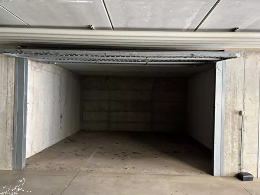 Immagine 1 di Posto auto in vendita  in Via Pio XII a Pozzuolo Martesana