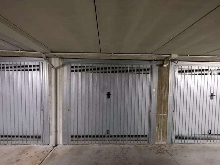 Immagine 1 di Garage in vendita  in Via Milano a Treviglio