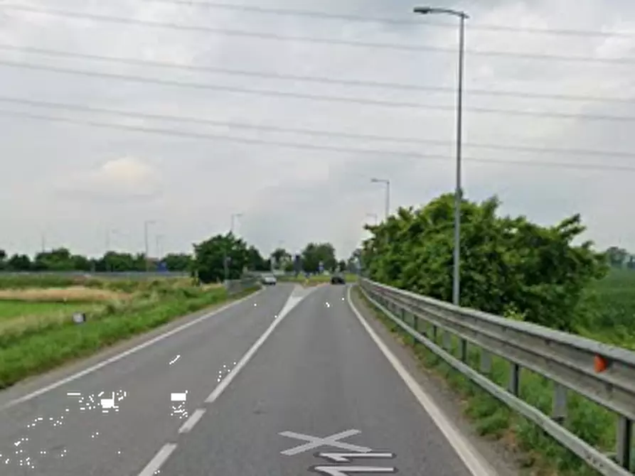 Immagine 2 di Garage in vendita  in Via Milano a Treviglio