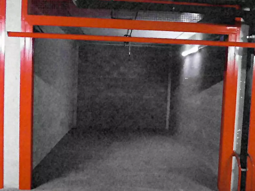 Immagine 2 di Posto auto in vendita  in Via Carlo Imbonati a Milano