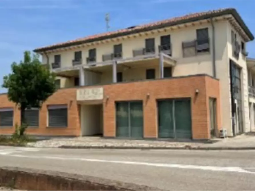 Immagine 1 di Negozio in vendita  in Piazza Abate Michele Colombo a Salgareda