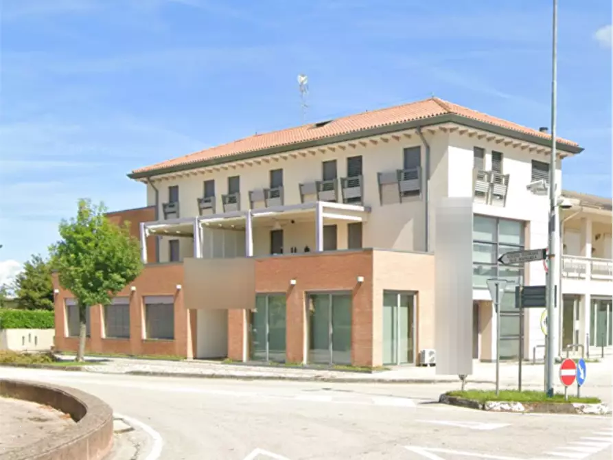 Immagine 3 di Negozio in vendita  in Piazza Abate Michele Colombo a Salgareda