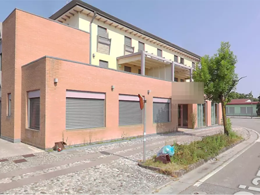 Immagine 4 di Negozio in vendita  in Piazza Abate Michele Colombo a Salgareda