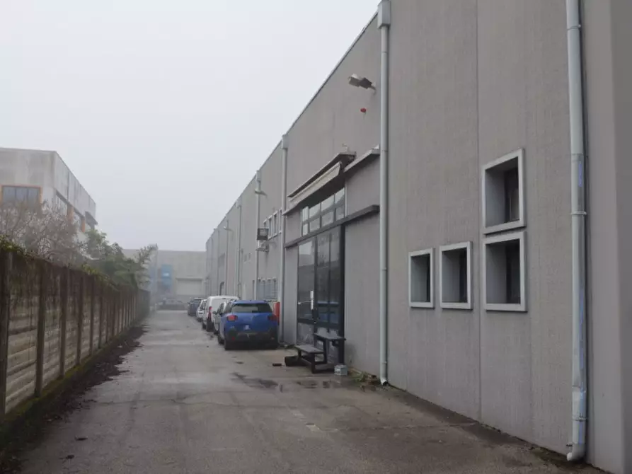 Immagine 3 di Capannone industriale in vendita  in Via Grecia a Padova